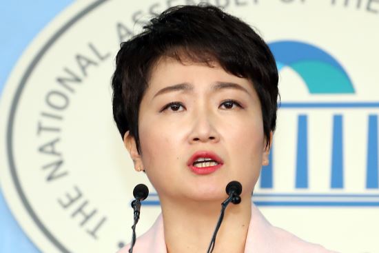이언주 탈당 文, 박근혜보다 더 심한 탄핵 사유...바른미래는 2중대 역할만