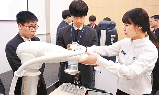 두산로보틱스 협동로봇, 기능경기대회용 로봇에 최종 선정
