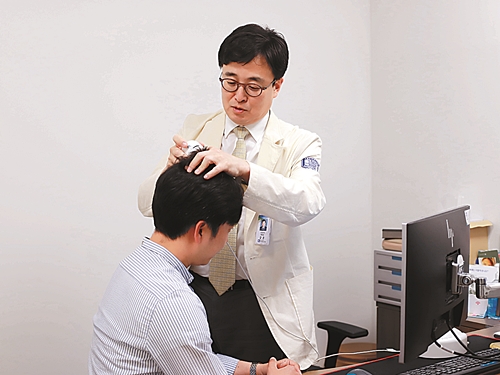 점점 더 확산되는 탈모… 의학적 치료통해 극복을