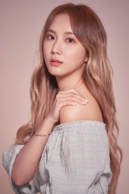 걸 그룹 ‘스텔라’ 출신 소영, 더블유케이 이엔엠과 전속 계약 체결