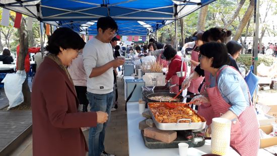 “아파트 축제 통해 이웃 간 소통하며 따뜻한 공동체 만들어요”