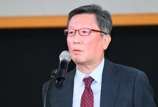 인사말하는 신성통상 대표 ‘황대규’
