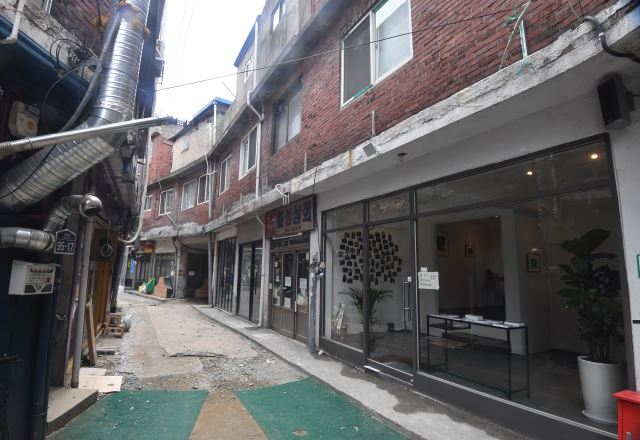 [포토]해방촌 신흥시장, 남산타워 보이는 옛날 8-90년대 감성을 고이 간직한 아트마켓으로 변신