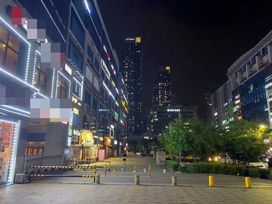 [포착] 거리두기 2.5단계 첫날, 텅빈 수도권 먹자골목들
