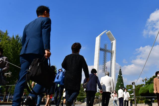 대면예배 시작한 순복음교회