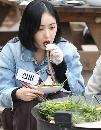 ‘케이밥스타’ 여자친구, 한우곱창 100인분 순삭 먹방