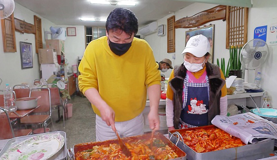 ‘골목식당’ 3MC 울린 원주 칼국숫집 사장님의 진심