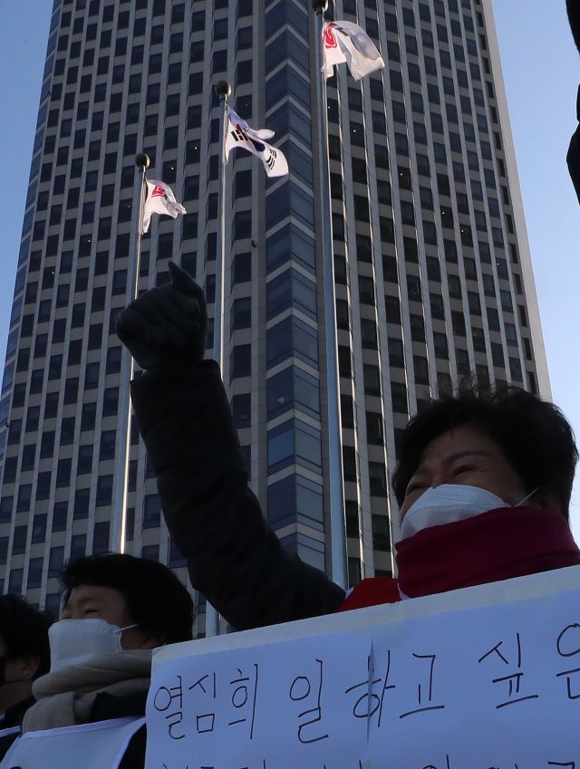 LG 특수관계인, 청소용역에서 손 뗀다