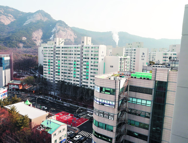 청구 - 서울 25평 아파트 마련, 연봉 30%씩 모아도 118년 걸린다