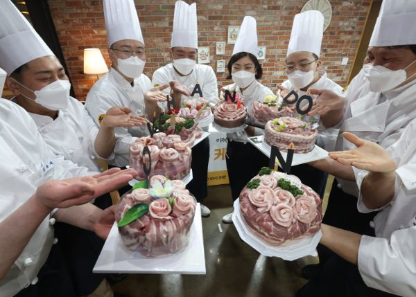 [포토] “국산 돼지고기로 케이크 만들었어요”