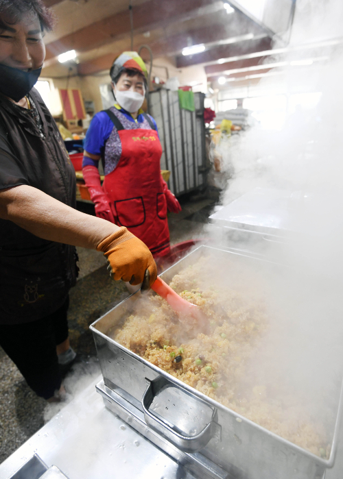 [포토] 한가위 앞두고 바쁜 떡방아간