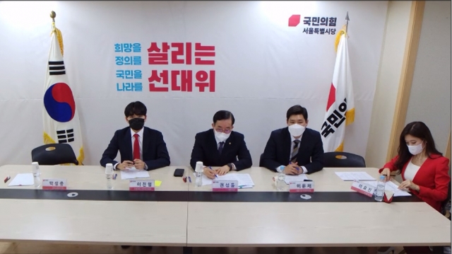 尹, ‘참석예정’ 청년간담회 스피커폰 인사…“공지 잘못돼”