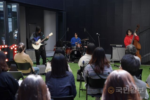 코로나19 방역 완화 서울 스테이지11 첫 공연
