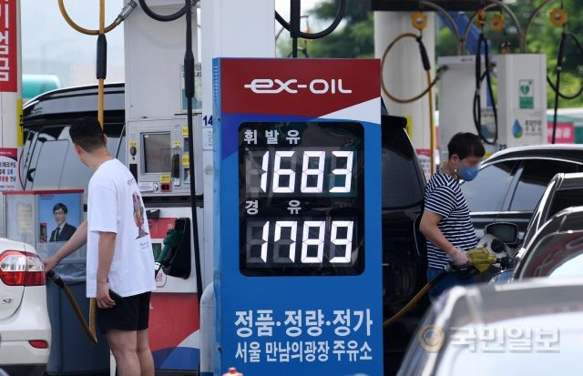 국내 기름값 7주 연속 하락... 1600원대 진입