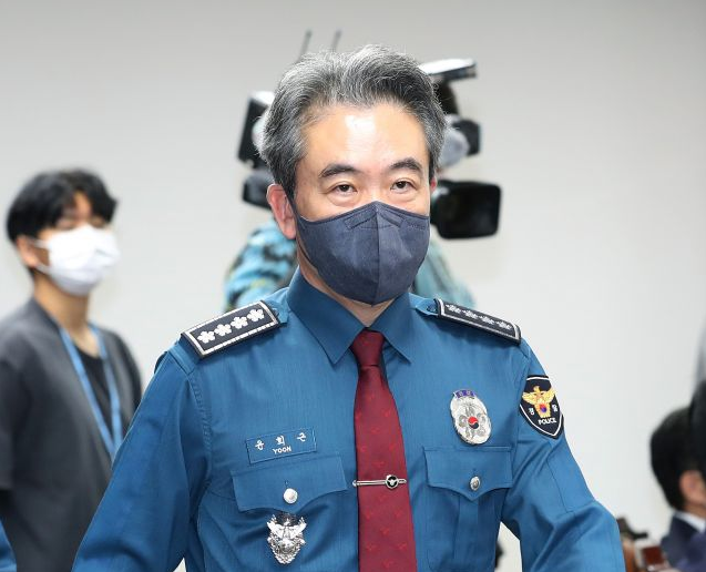 용산 전 정보계장 빈소 찾은 경찰청장 “비통…안타깝다”