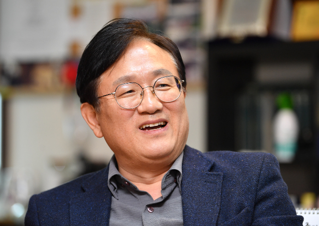 [다시 희망의 교회로] 우쿨렐레 배우고 독서 모임에 북적북적… 교회는 시골마을 사랑방