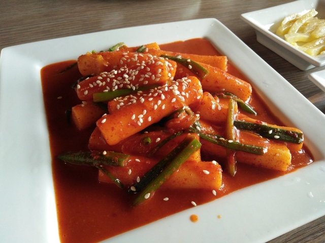 떡볶이에 진심인 이 나라… 요즘은 ‘맵단짠’이 최고!