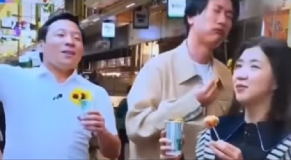 침묻은 꼬치로 닭강정 쿡…망원시장 온 日방송인 ‘뭇매’