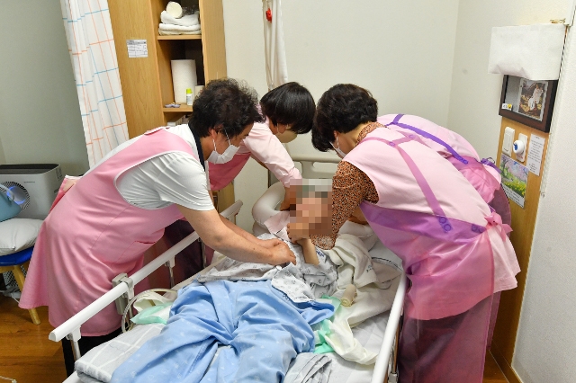 3년 만의 호스피스 환우 상봉… “복음 통해 천국으로 안내하죠”