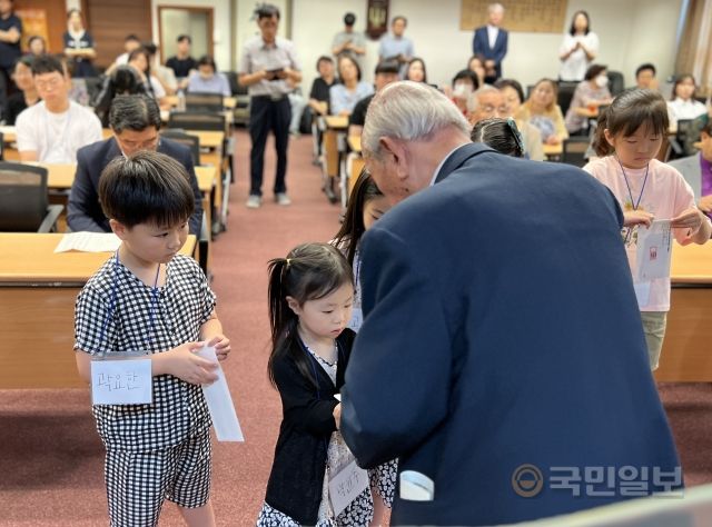 ‘목사 아빠’ 떠난 빈 자리 이 사람들이 채웠다