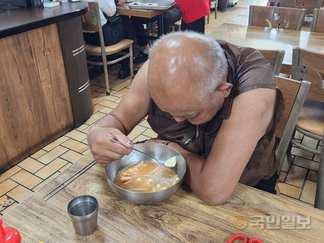 폭염 속 숨막히는 쪽방…생명줄 된 ‘믿음의 동행식당’
