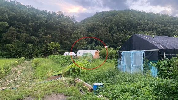 귀농 IT전문가의 산골 농막, 그 속은 성매매 사이트 본거지