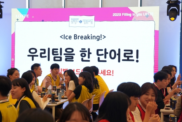 “이렇게까지 해준다고?” 대기업들 신입직원 소속감 높이기 ‘고군분투’