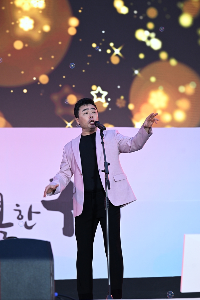 [포토] 화려한 전야제 공연 열린 ‘2024 구리 유채꽃 축제’