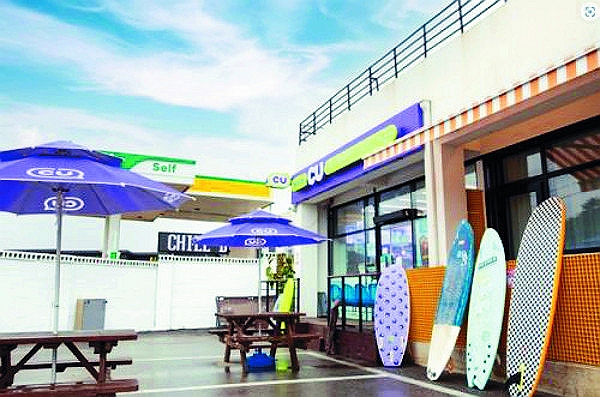 폭염에 8월 해변가 편의점도 뜨거웠다… 매출 100% ↑