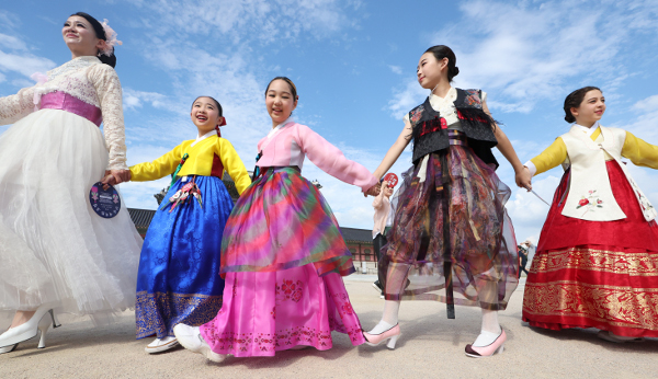 [포토] “한복의 멋 알려요”