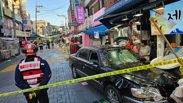 [포토] 목동깨비시장에 70대 운전자 차량 돌진… 13명 부상