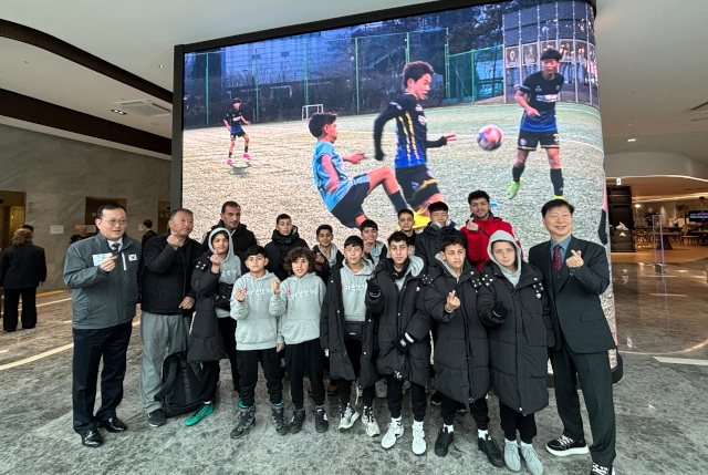 [미션 톡!] 환대 경험 난민 유소년 축구팀, 이젠 희망 전도사로