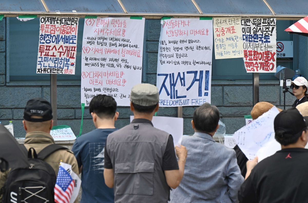 잠실 개표소에 나흘째 이어지는 ‘재선거 촉구’ 목소리