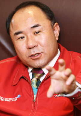 맥도날드 게 섯거라 윤홍근회장