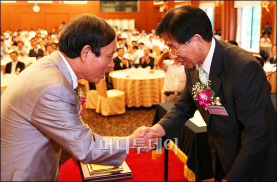 [사진]감사패 받는 에이미트 박창규 대표