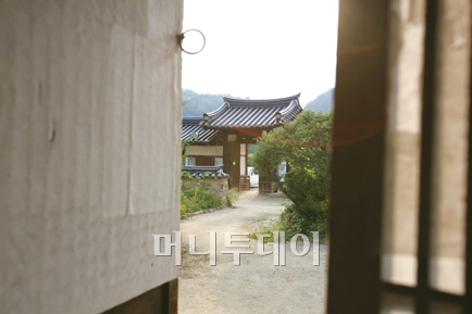 대갓집 별당채 문소리는 왜 요란했을까