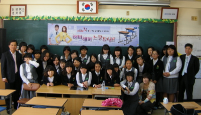 엘리트학생복, 스쿨튜닝…책걸상 교체