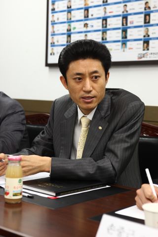 무분별한 가맹본부의 난립 막는 역할로써 가맹사업법의 기능과 효과 긍정적