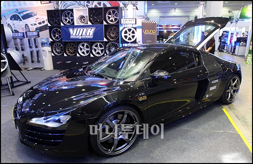 [사진]볼크와 아우디 R8의 만남