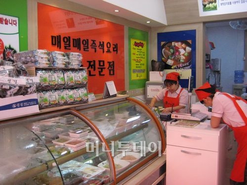 더 깨끗이 고객입장에서 생각하는 반찬전문점으로 만들터