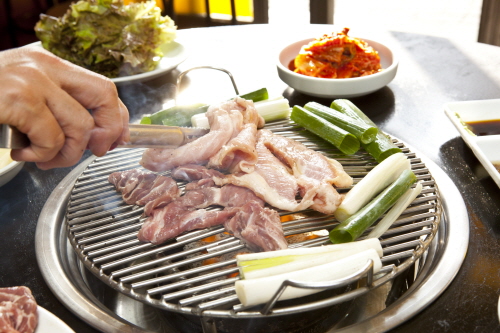 솔밭 식당 하얀살 뽈살 전문점