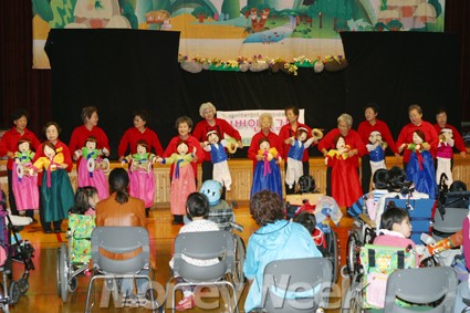 작은 재능 큰 쓰임새…이웃이 춤춘다