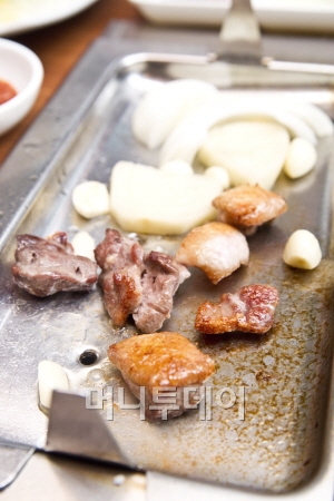 월남쌈으로 즐기는 오리 꼬치구이가 별미 황토마루