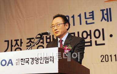 사공일 회장 국민에게 사랑 받는 기업이 살아남아