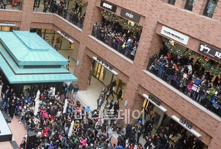 파주대전 롯데·신세계 팽팽한 1라운드(종합)