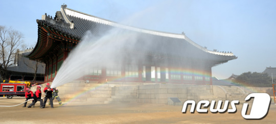 [사진]서울시, 국보문화재 집중소방훈련 실시