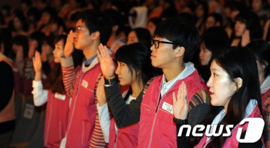 [사진]선서하는 동행 봉사자들
