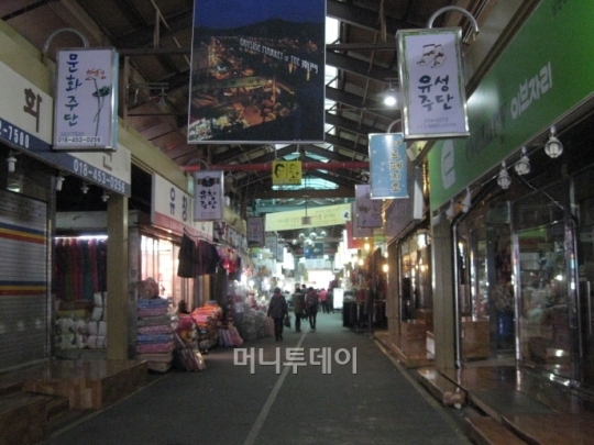 전주의 불편한 진실···마트 문닫긴 했지만