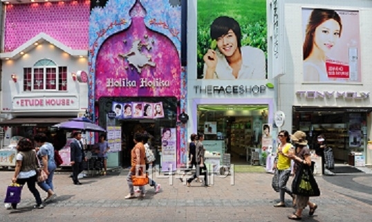 월세2억 명동 화장품가게, 문 열고 장사 왜?