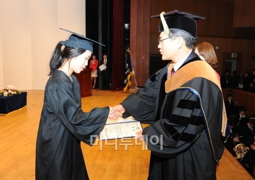 충남대, 2012학년도 전기 학위수여식 개최